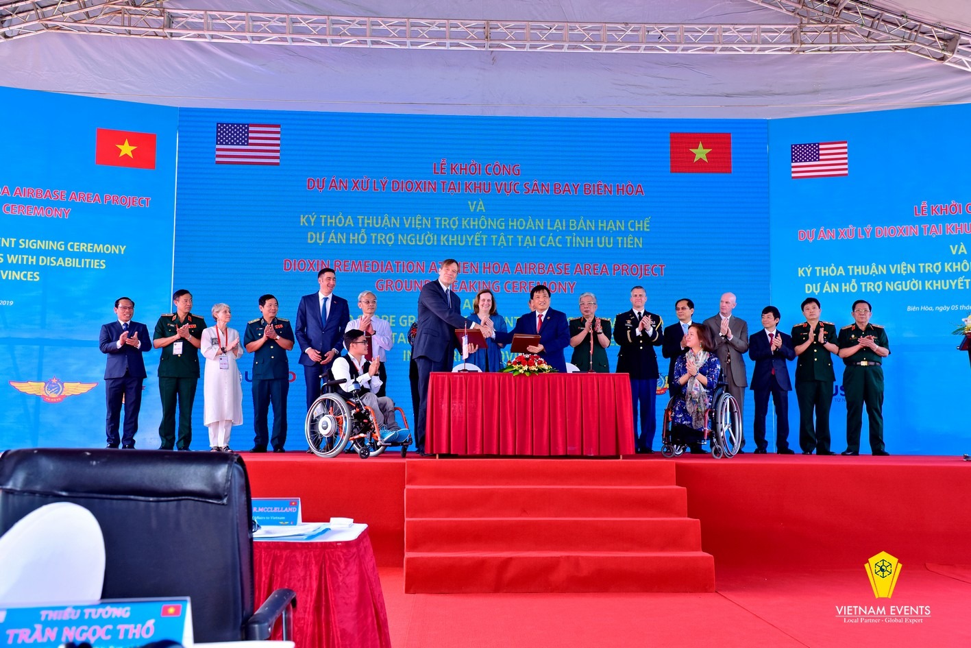 Ground - breaking and signing ceremony on dioxin remediation operations  at Bien Hoa Airbase